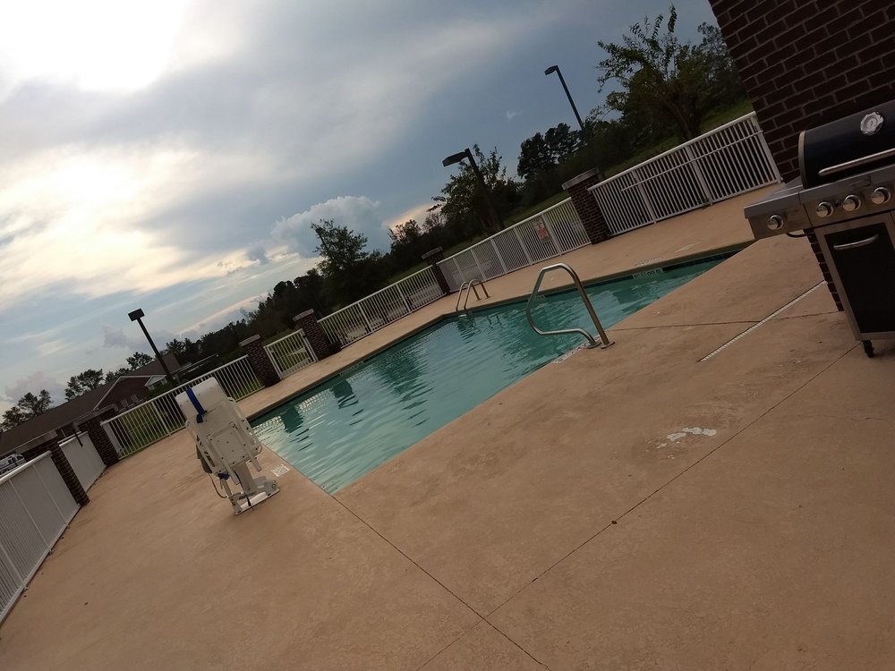 Holiday Inn Express Pembroke