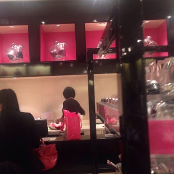 Victoria S Secret 6801 Northlake Mall Dr Charlotte Nc Photo Of Victoria S Secret Charlotte Nc United States Decor At Vs