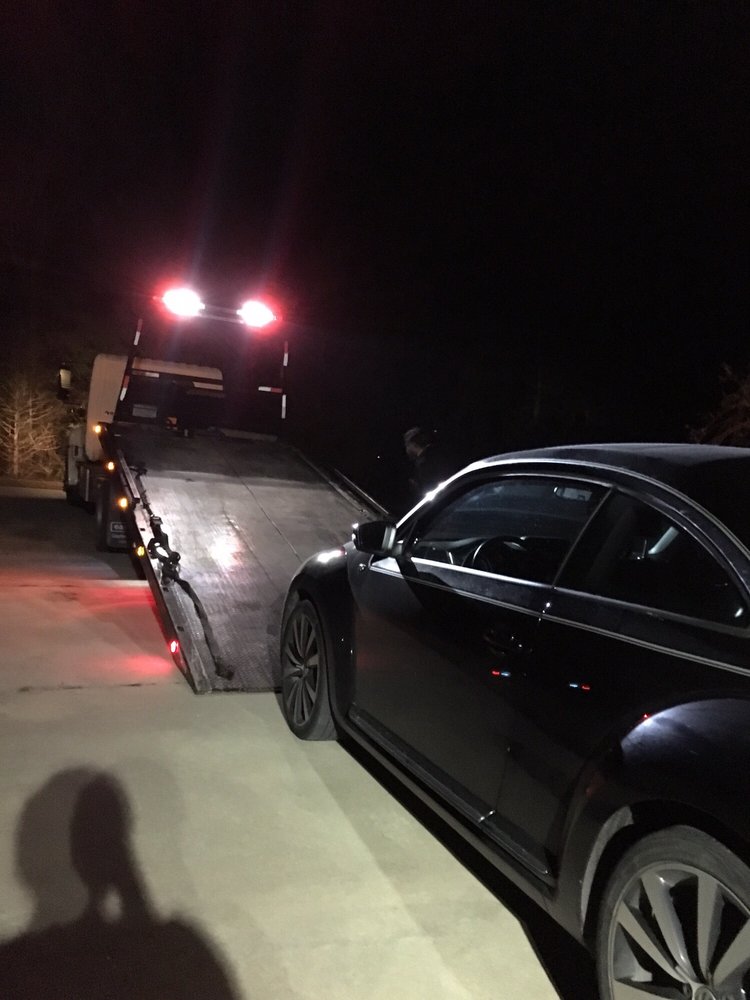 Hooked Up Towing & Recovery