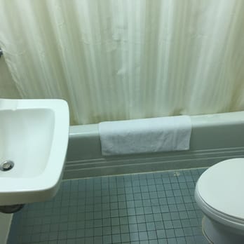 Stillwell Hotel 69 Photos 65 Reviews Hotels 838 S Grand Ave Photo Of Stillwell Hotel Los Angeles Ca United States Clean Bathroom