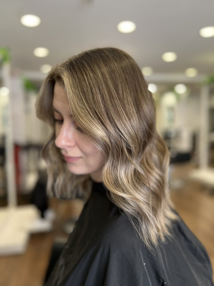 Bay Blondes Salon