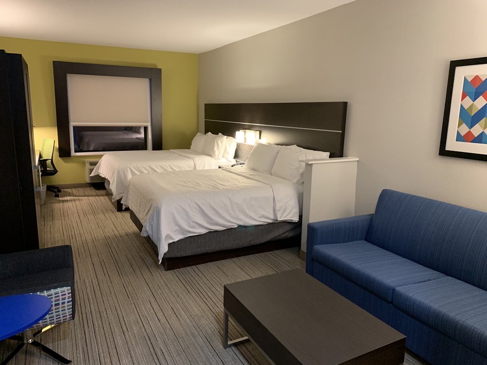 Holiday Inn Express & Suites Cleburne