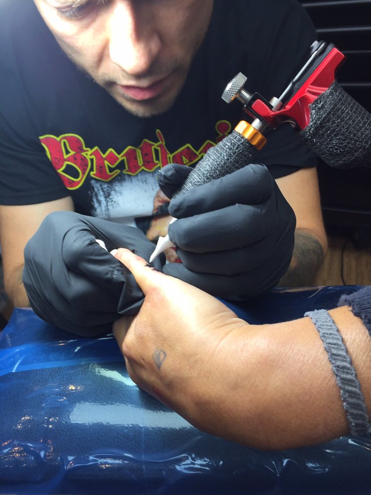 great tattoo artist val yoma moon sheen tattoo parlor nyc great tattoo artist val yoma moon sheen tattoo parlor nyc