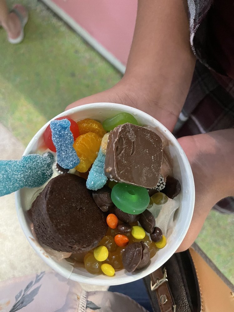 sweetFrog Premium Frozen Yogurt