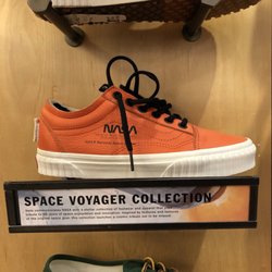Vans 19 Photos 35 Reviews Men S Clothing 3251 20th Ave Photo Of Vans San Francisco Ca United States