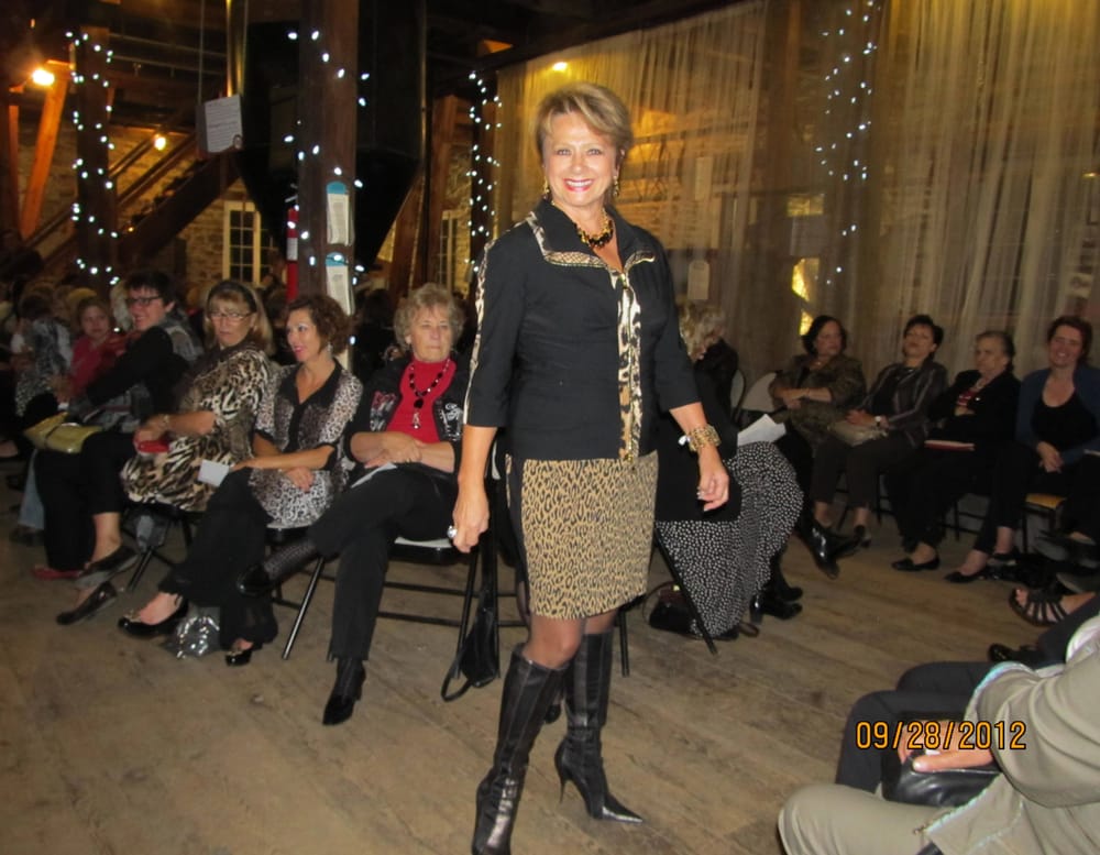 NIN Collection Boutique Women's Clothing 5528 Manotick Main Street