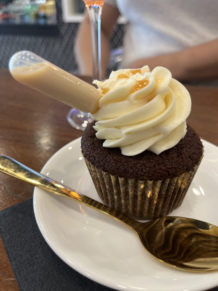 Cupcakes & Bubbles