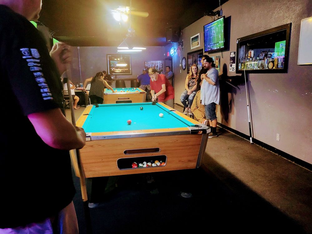 Dingers Sports Bar and Grill