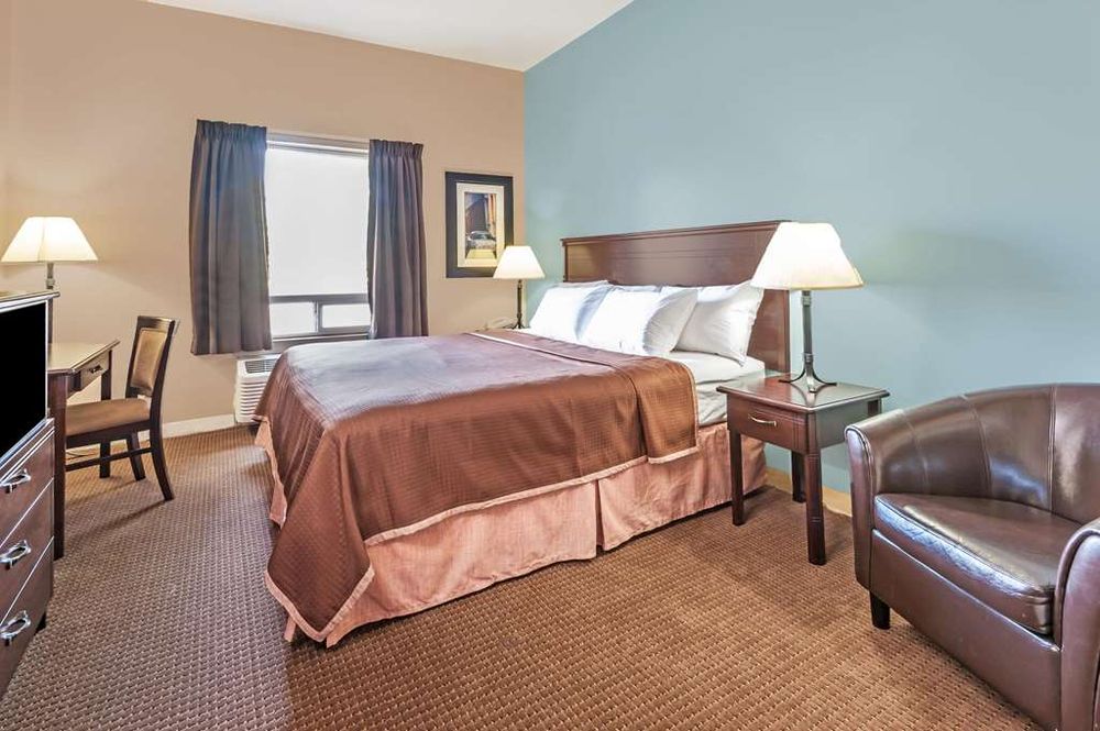 Super 8 by Wyndham Edmonton South