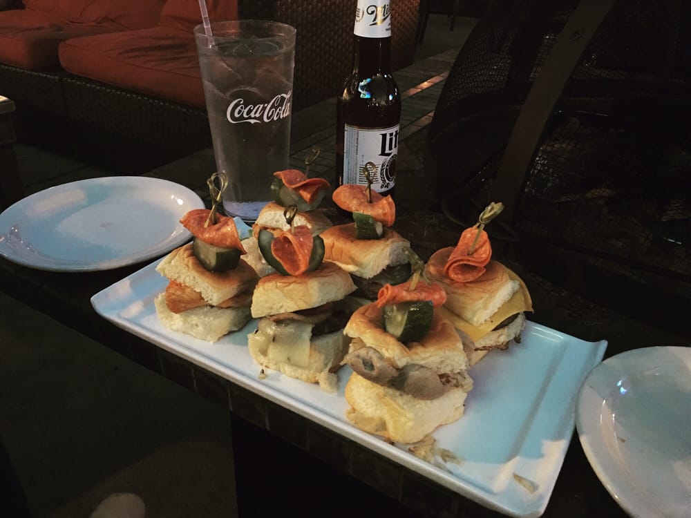 Selwyn Avenue Pub 52 Photos & 107 Reviews Pubs 2801 Selwyn Ave