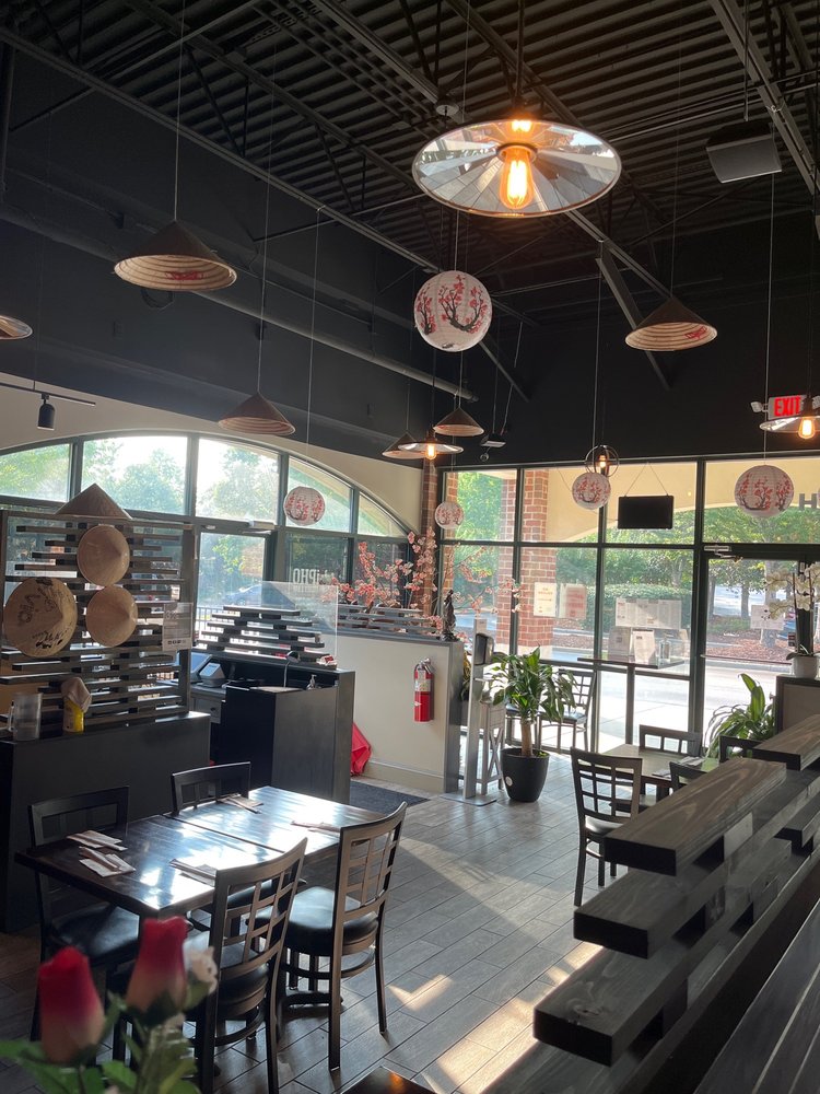 iPho Sushi Kitchen & Bar