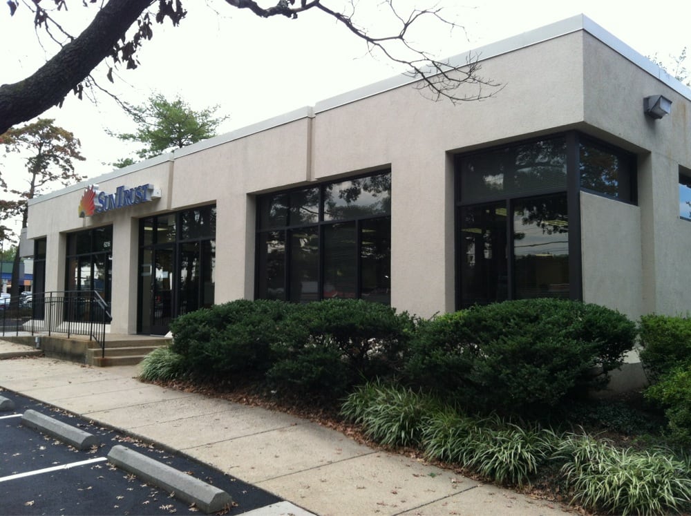Suntrust Banks & Credit Unions 6216 Rolling Rd, Springfield, VA