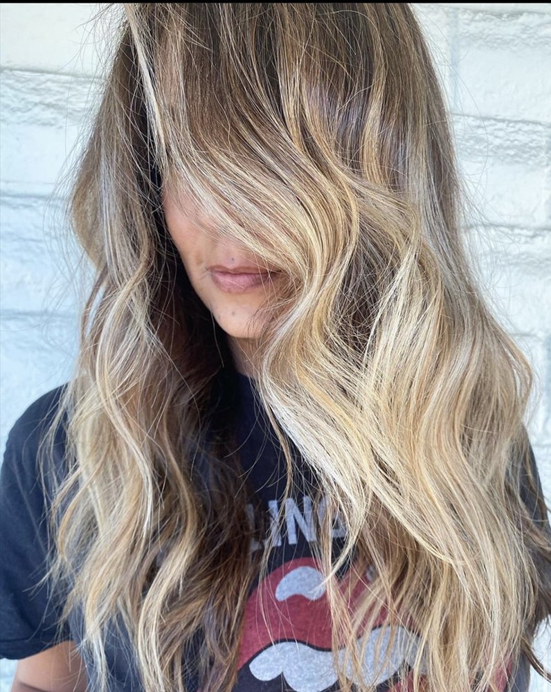 Canyon Salon & Extension Bar