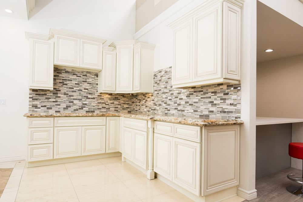 Shaker White Kitchen Cabinets Are Aesthetically Shaker White Kitchen Cabinets Are Aesthetically Designed To Provide A Subtle Appearance In The Yelp