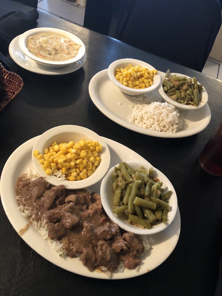 Sascees Southern Style Eatery