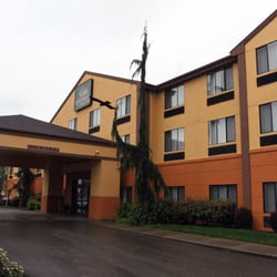 Guesthouse Inn Suites 21 Photos Hotels 19103 State Rt 2 Photo Of Guesthouse Inn Suites Monroe Wa United States Exterior From