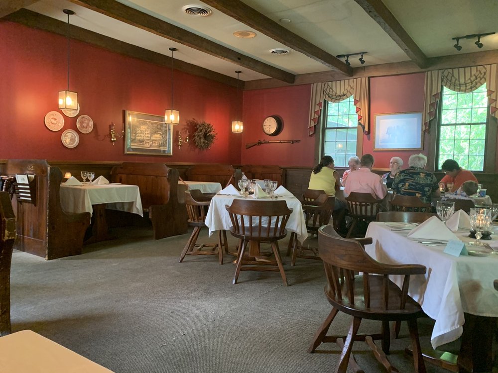 Kennon House & Sports Bar