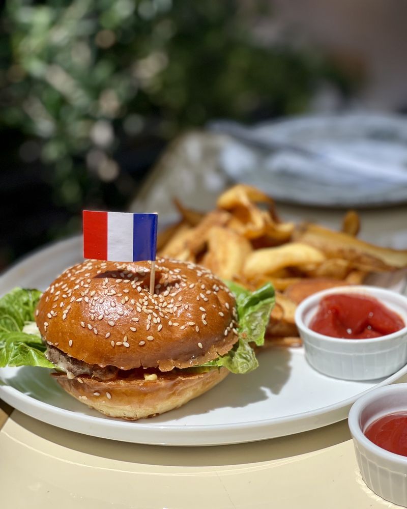 Violet Bistro