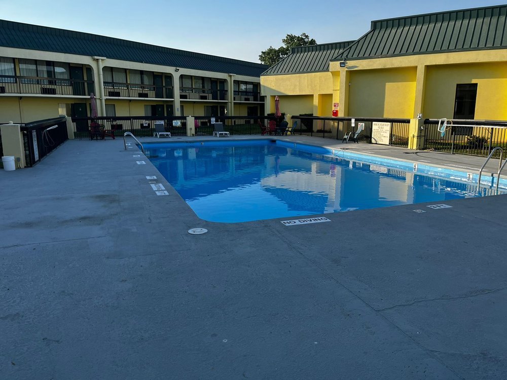 Red Carpet Inn & Suites