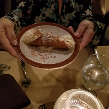 Piccolo Mondo Italian Restaurant 86 Photos 107 Reviews Photo Of Piccolo Mondo Italian Restaurant Arlington Tx United States Canoli