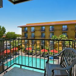 Oxford Suites Lancaster 52 Photos 94 Reviews Hotels 1651 W Photo Of Oxford Suites Lancaster Ca United States
