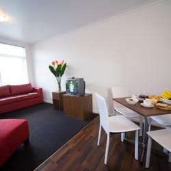 Easystay Raglan One Bedroom Apartments Hotels 63 Fitzroy St Photo Of Easystay Raglan One Bedroom Apartments St Kilda Victoria Australia Living