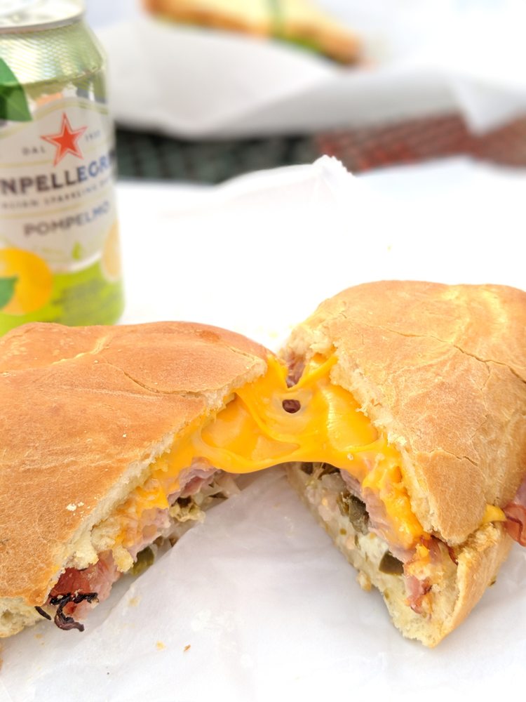 Ray's Delicatessen & Tavern