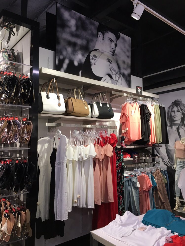 Guess Factory Outlet 20 Reviews Outlet Stores 13000 Folsom Blvd Guess Factory Outlet 20 Reviews Outlet Stores 13000 Folsom Blvd