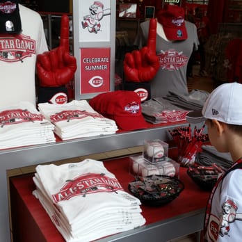 cincinnati reds shopping