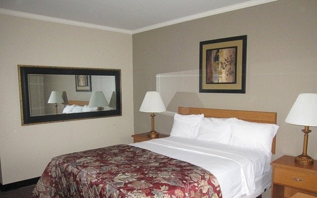 Harbor Motor Inn