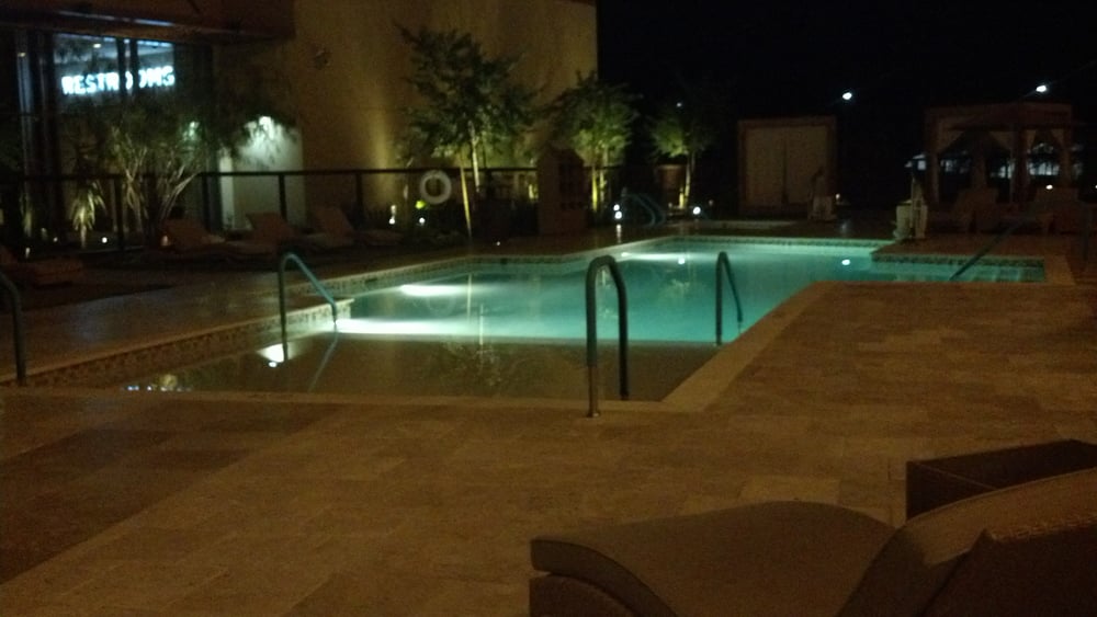Restaurants near vee quiva casino