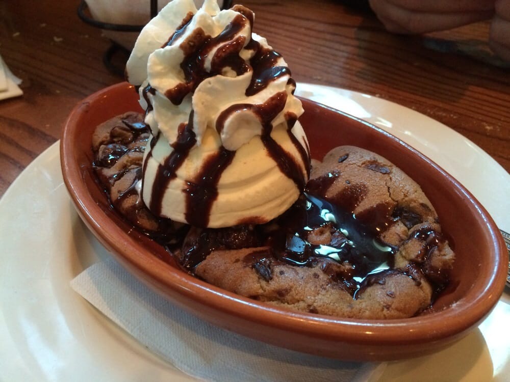 skillet chocolate chip cookie sundae