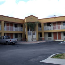 Super 8 Usville Kennedy E Center Area Hotels 3480 Garden Photo Of Super 8 Usville Kennedy E Center Area Fl United States