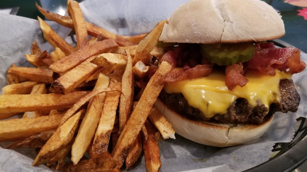 Louie's Bar & Grille