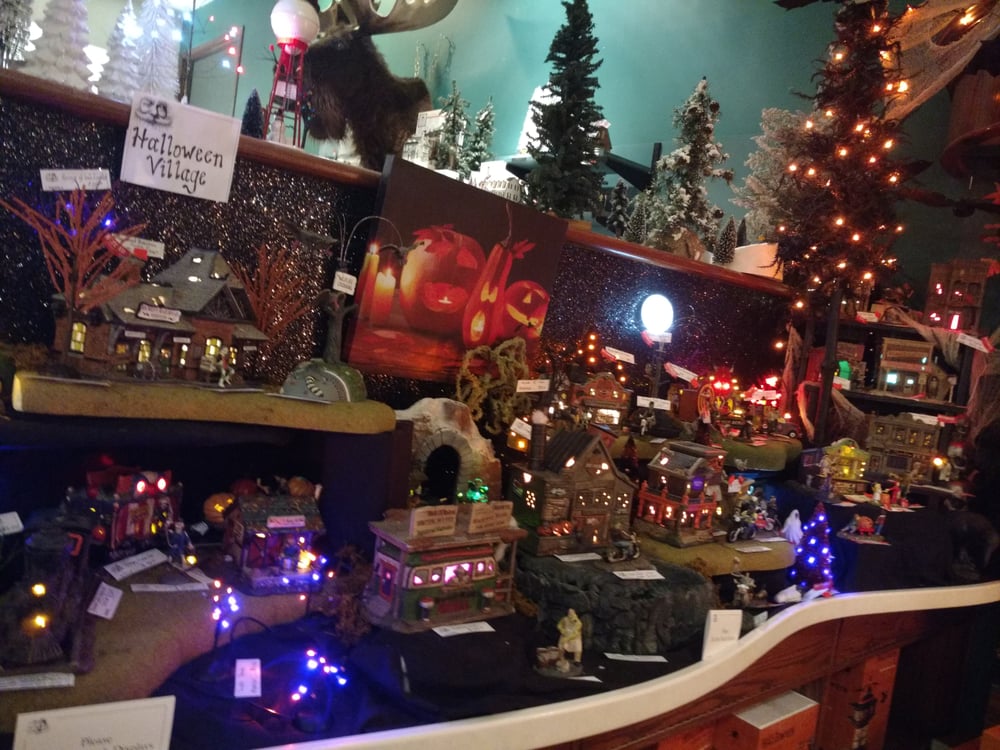 The Spirit Of Christmas - 10 Photos &amp; 13 Reviews - Shopping - 133 Banff
