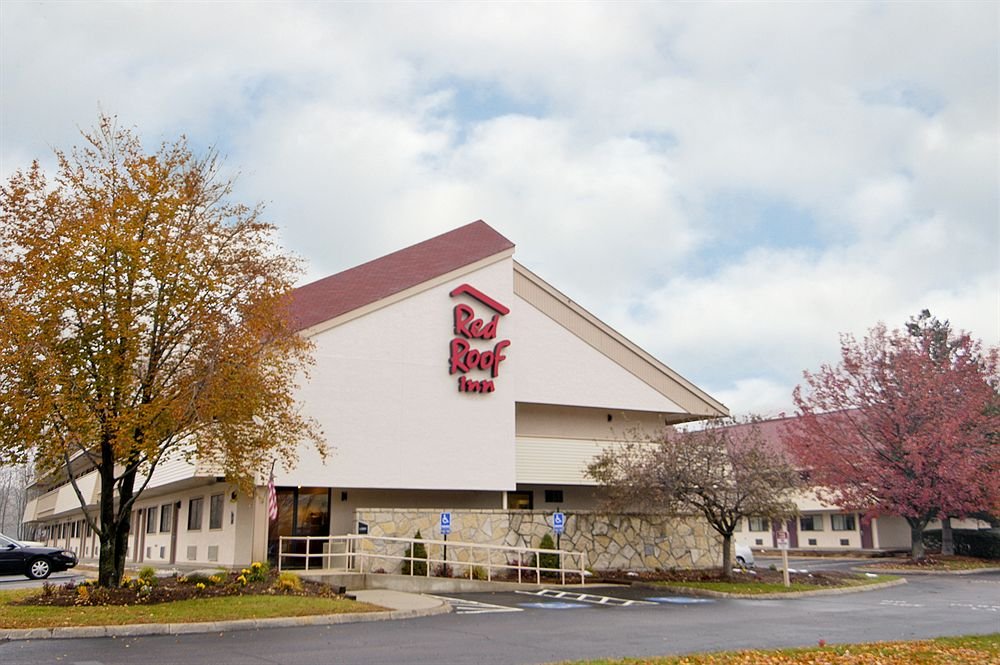 Red roof inn enfield ct Red Roof Inn Enfield is located by Naismith Memorial Basketball Hall of Fame, Six Flags New England, Eastern States Exposition, and MassMutual Center.