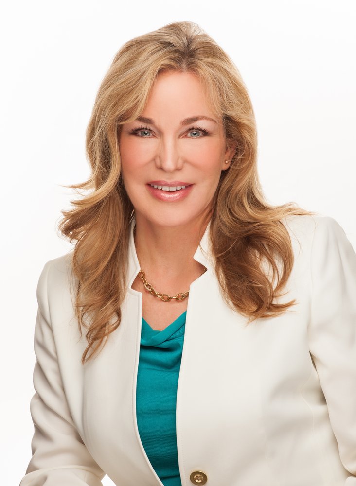 Laurie McCall, MD 23 Reviews Cosmetic Surgeons 1280 S Victoria